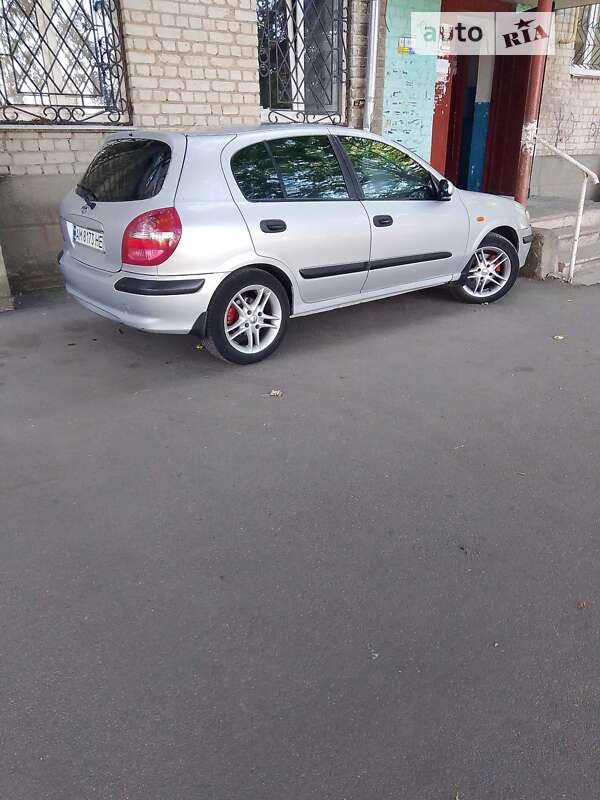 2002 nissan almera