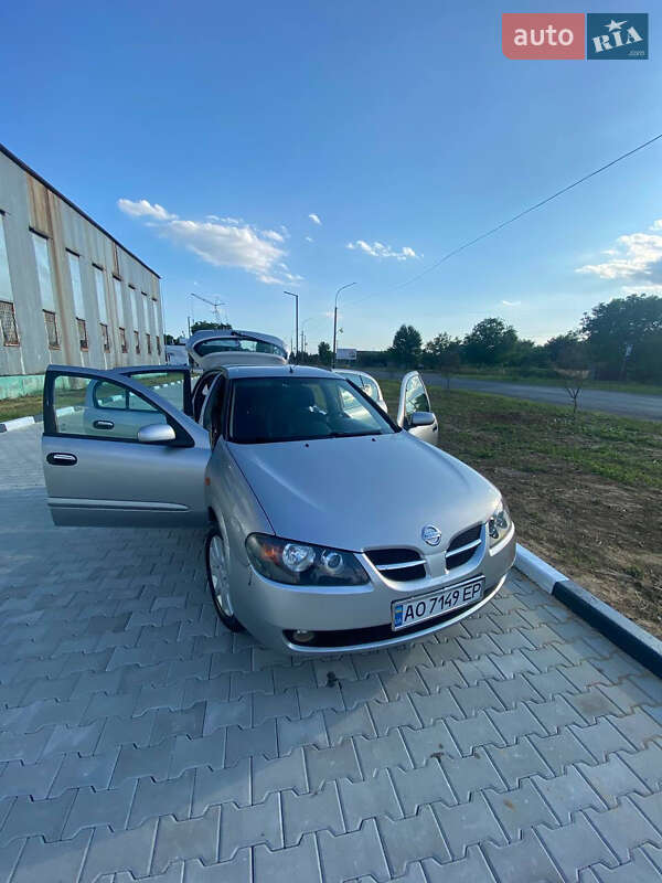 2003 nissan almera