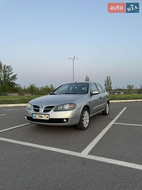 2004 nissan almera