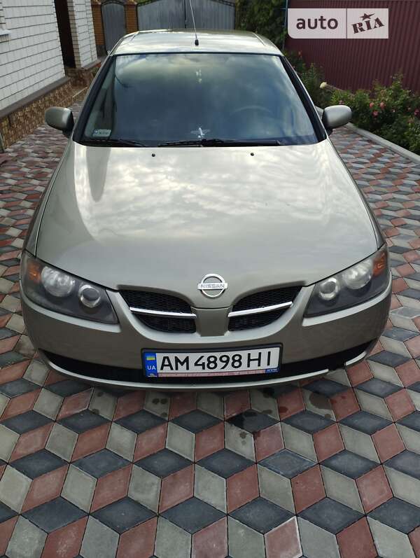 2005 nissan almera