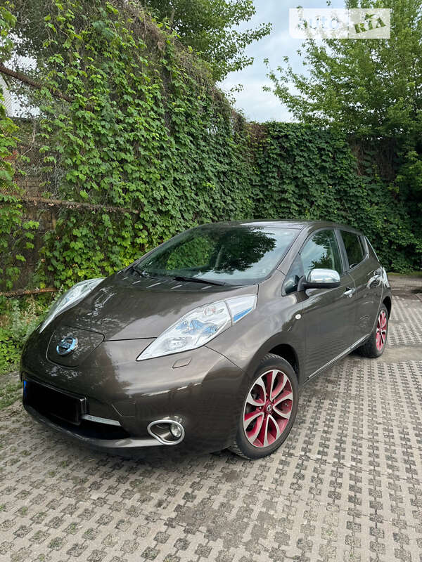 2016 nissan leaf