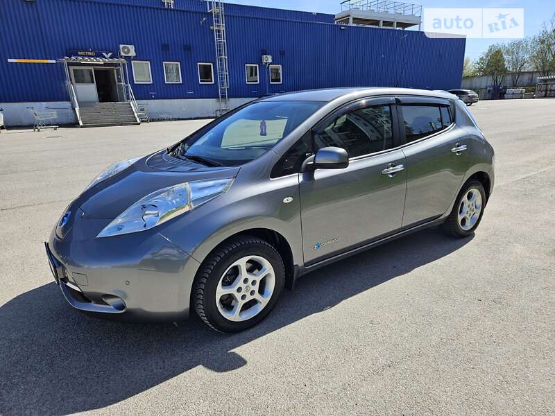 2016 nissan leaf