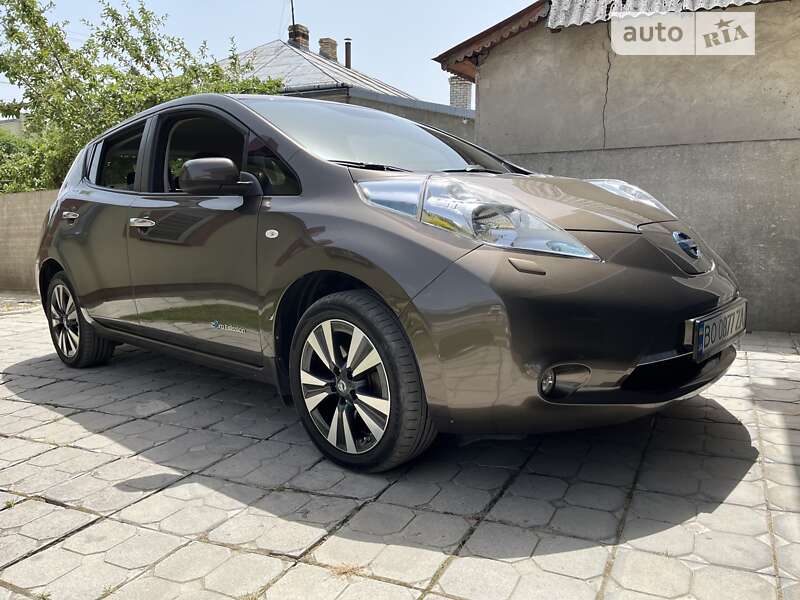 2016 nissan leaf