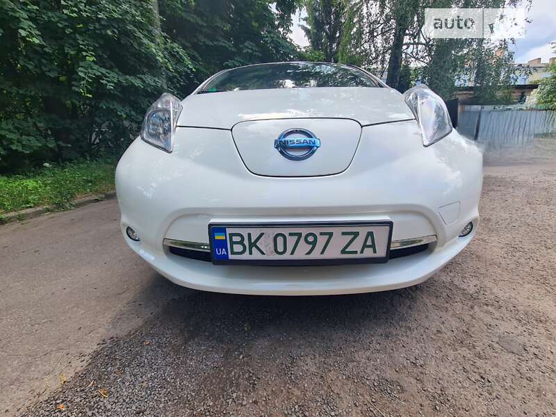 2016 nissan leaf