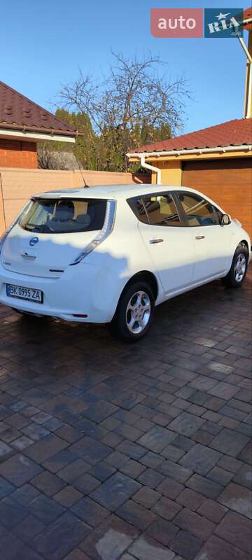 2016 nissan leaf