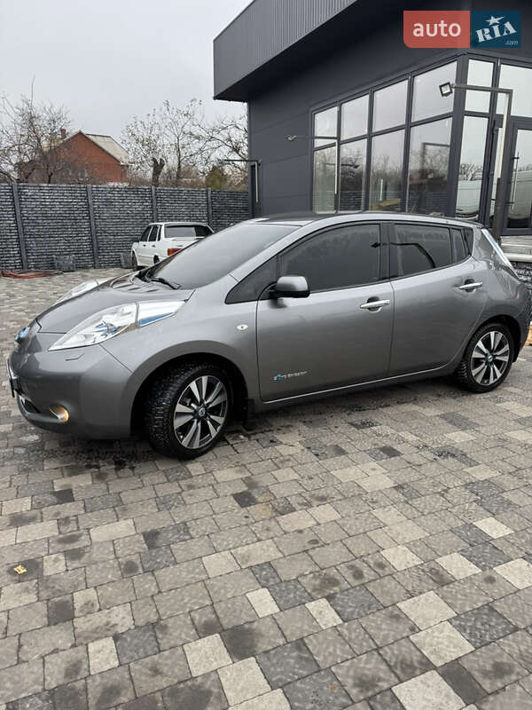 2016 nissan leaf