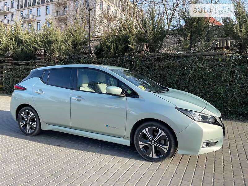 2018 nissan leaf