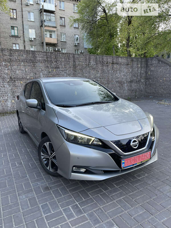 2018 nissan leaf