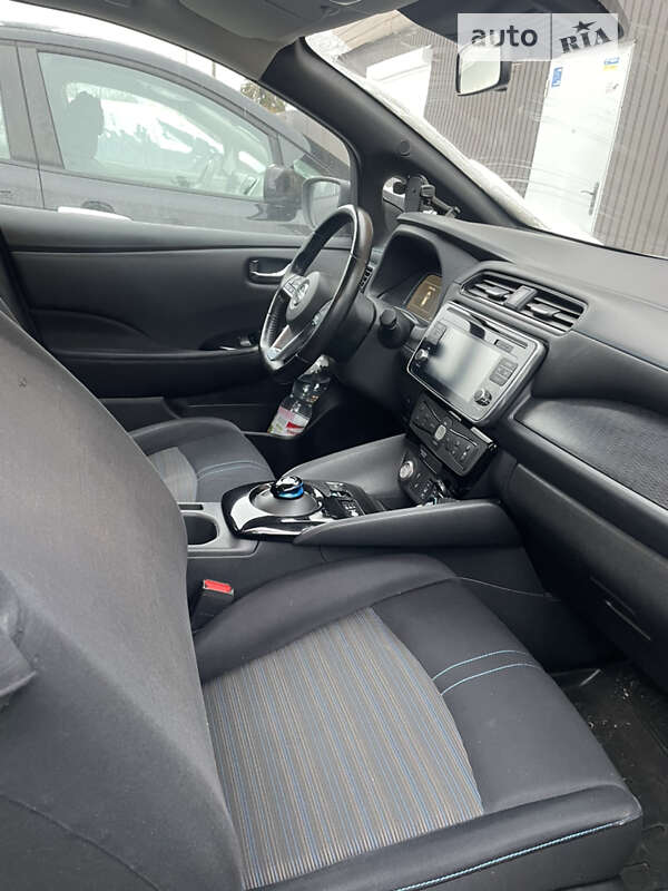 2018 nissan leaf