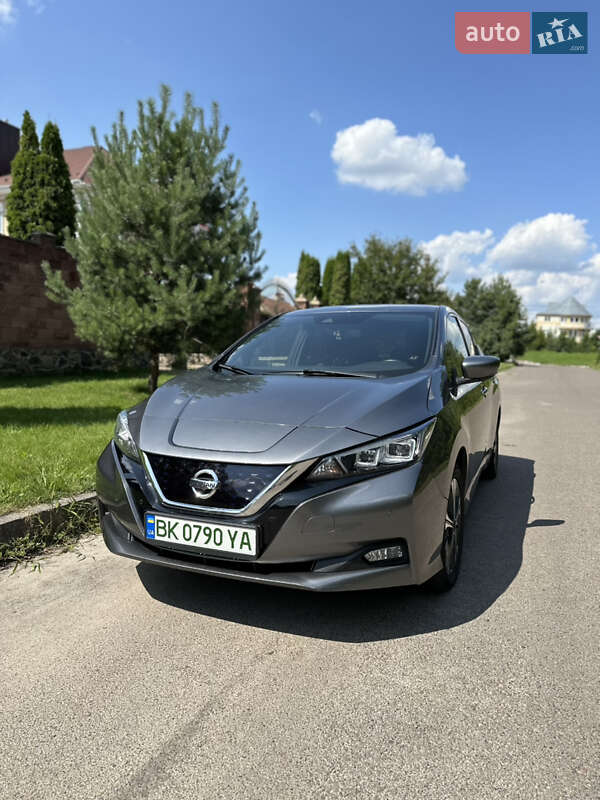 2021 nissan leaf