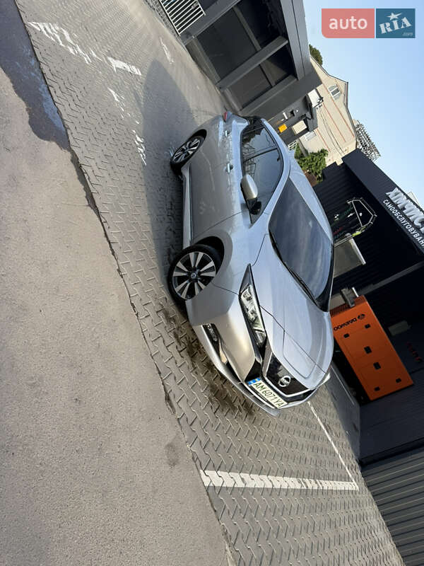 2022 nissan leaf