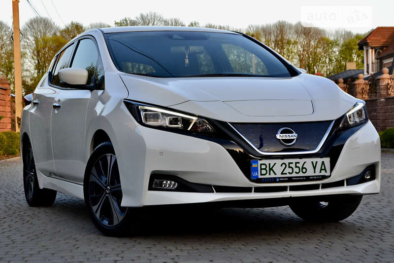 2021 nissan leaf