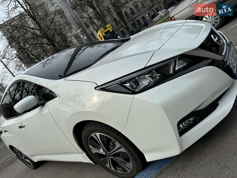 2022 nissan leaf