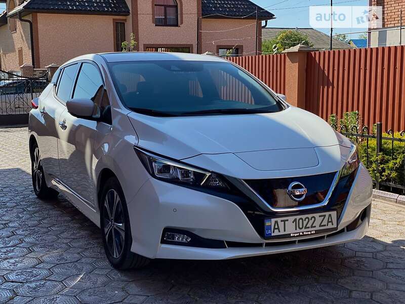 2022 nissan leaf