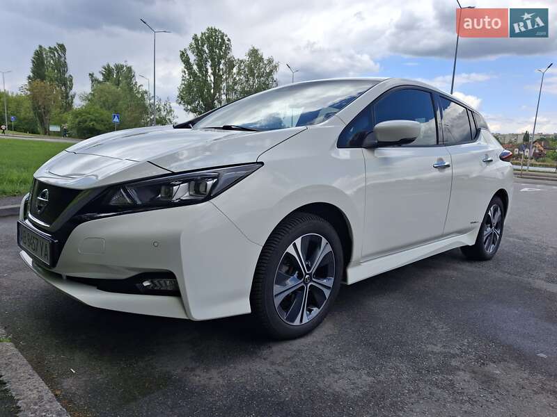 2022 nissan leaf