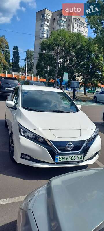 2022 nissan leaf