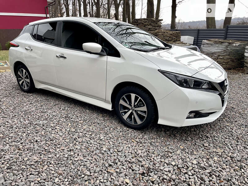 2022 nissan leaf