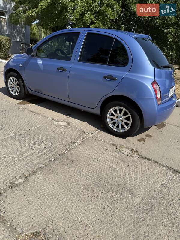 2004 nissan micra