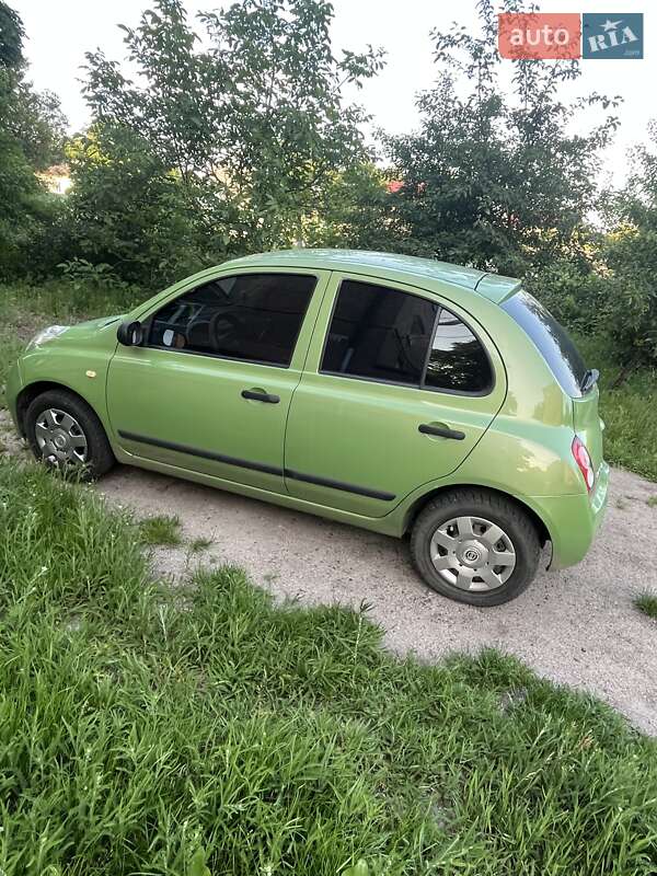 2004 nissan micra