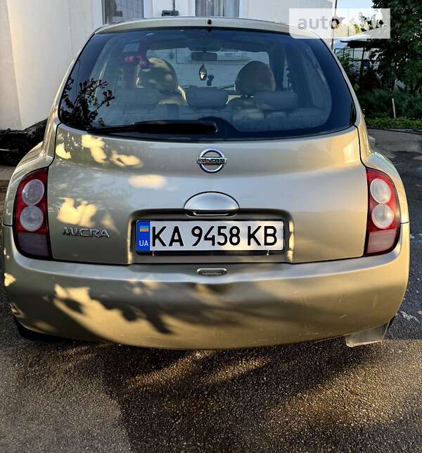 2004 nissan micra