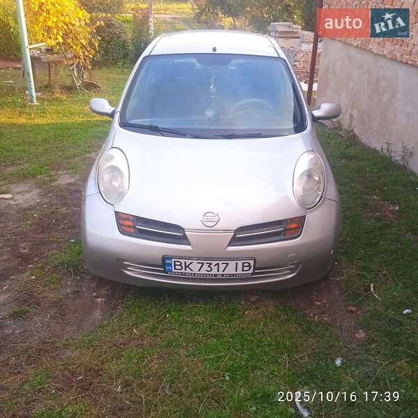 2004 nissan micra