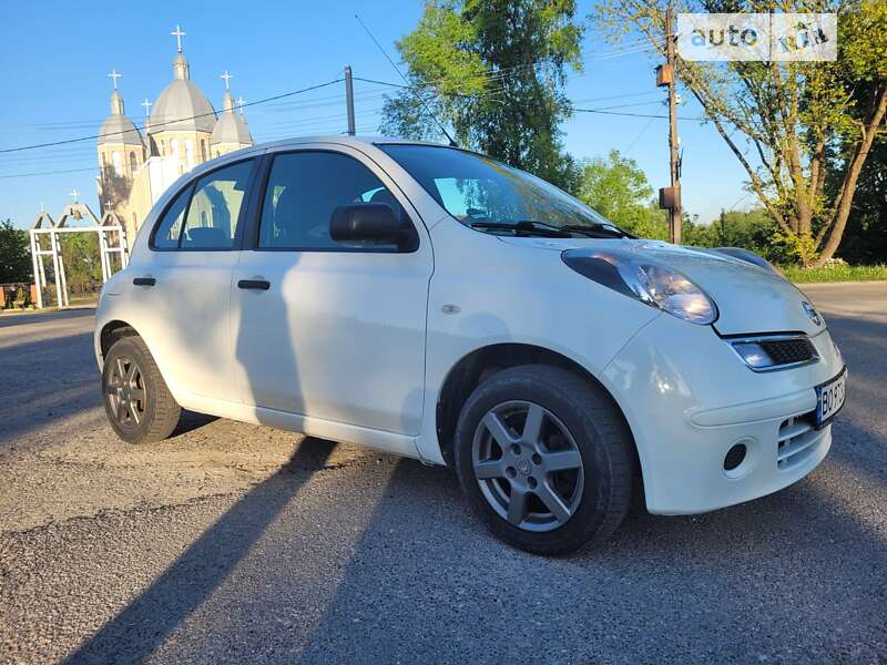2010 nissan micra