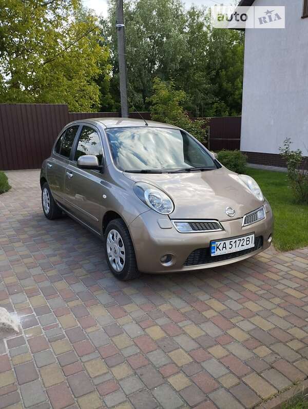 2010 nissan micra
