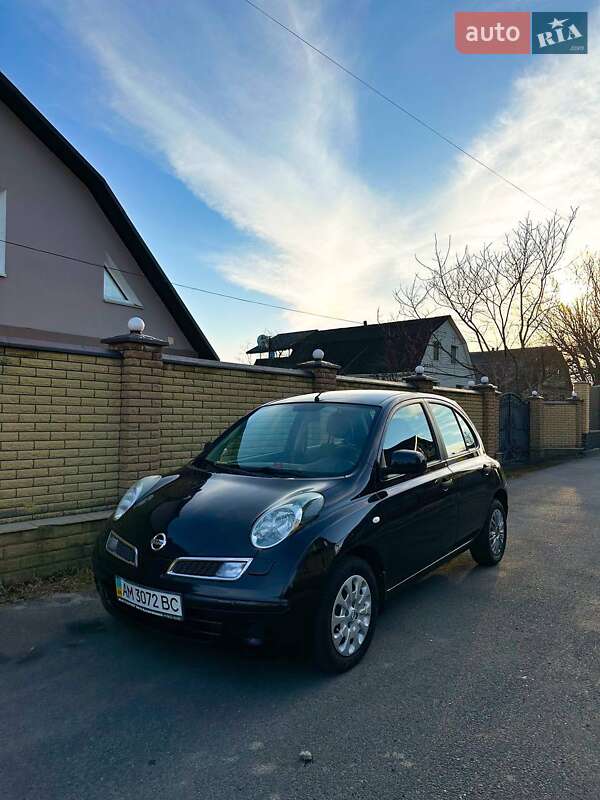 2010 nissan micra