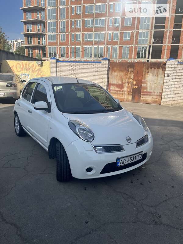 2010 nissan micra