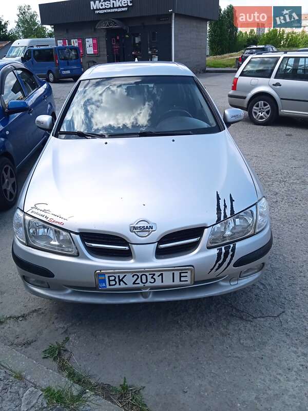 2000 nissan almera