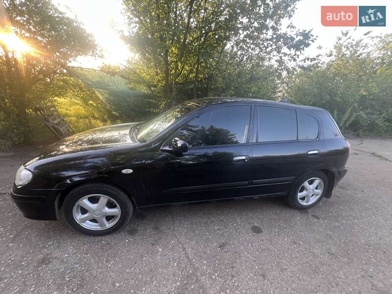 2002 nissan almera