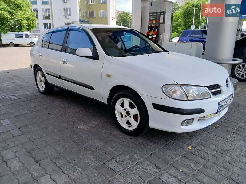 2002 nissan almera