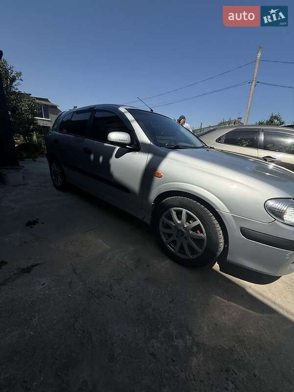 2002 nissan almera