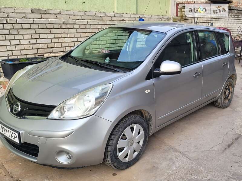 2011 nissan note