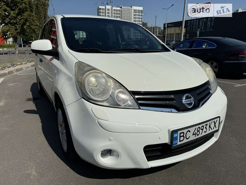 2011 nissan note