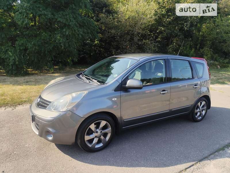 2011 nissan note