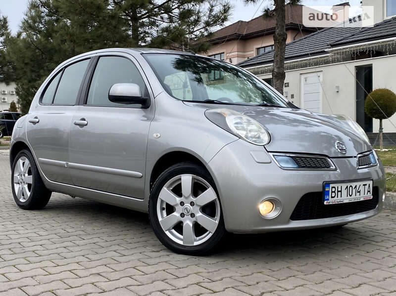 2010 nissan micra