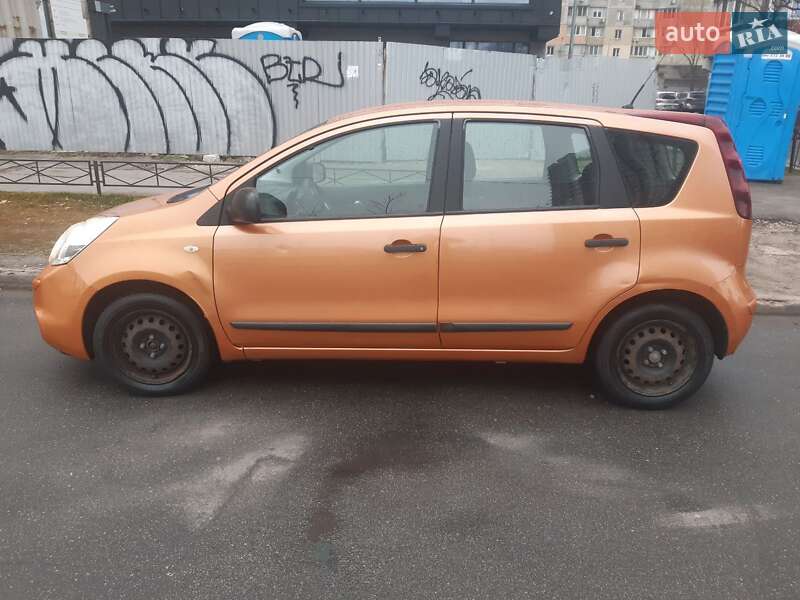 2010 nissan note