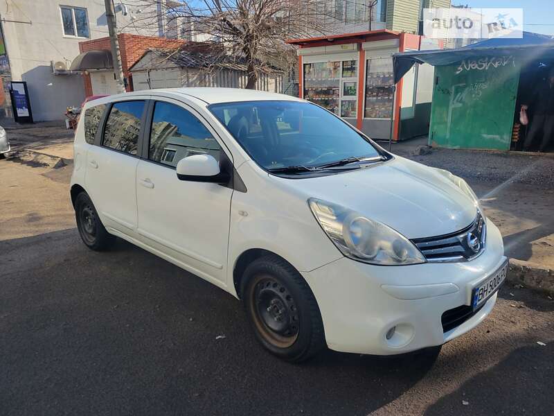 2010 nissan note