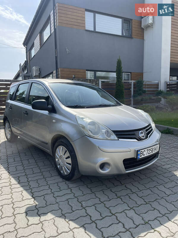 2011 nissan note