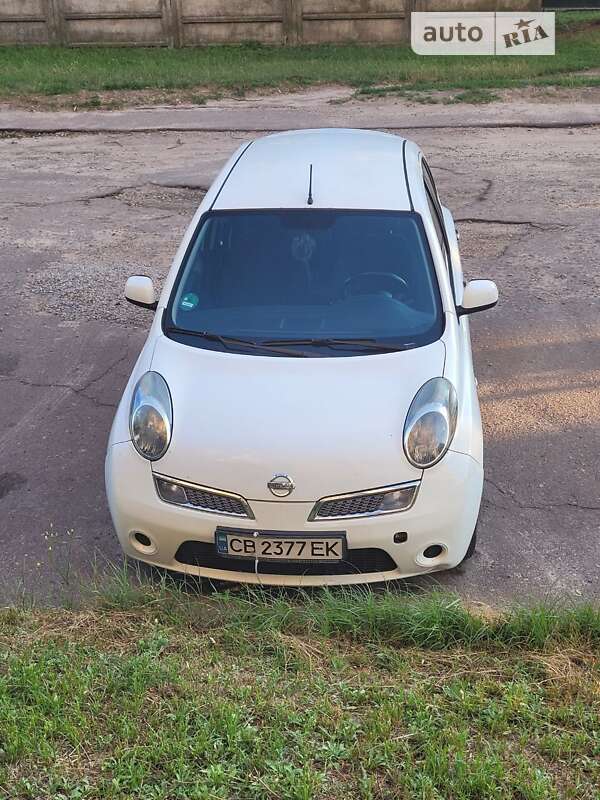 2010 nissan micra