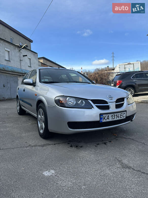 2002 nissan almera