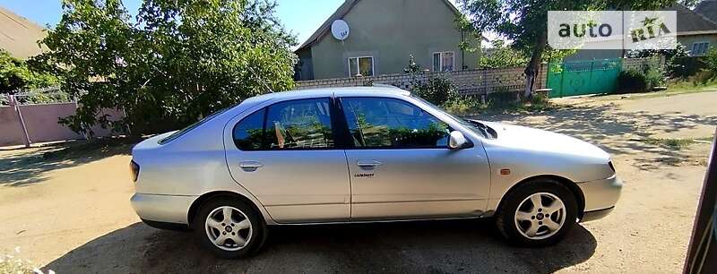 2000 nissan primera