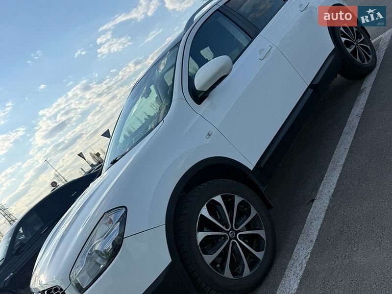 2012 nissan qashqai