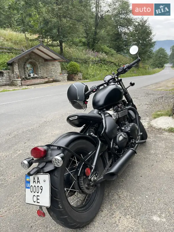 2017 triumph bonneville-bobber-tfc