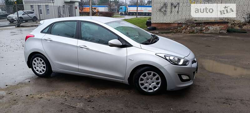 2013 hyundai i30