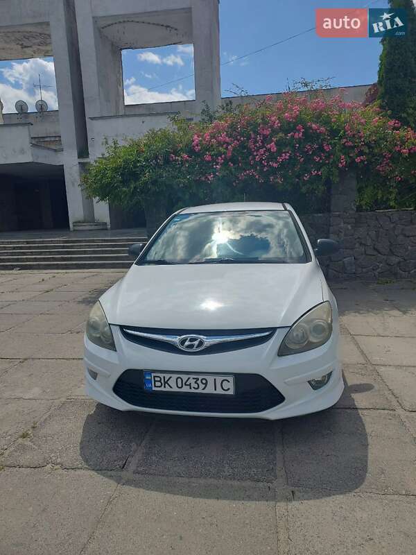 2011 hyundai i30
