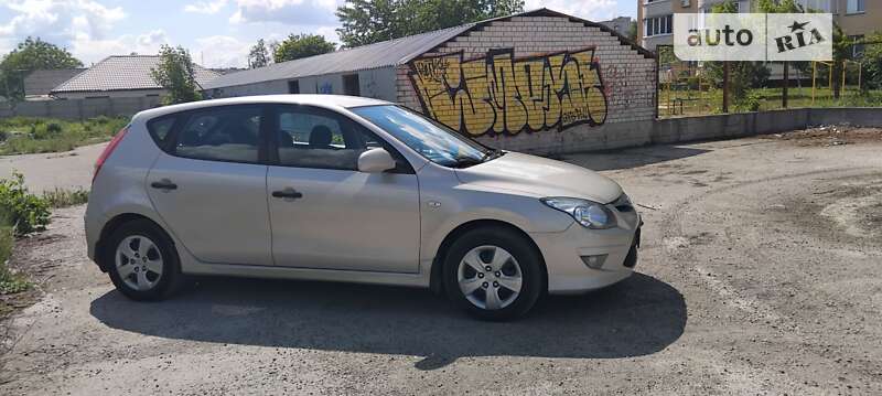 2011 hyundai i30