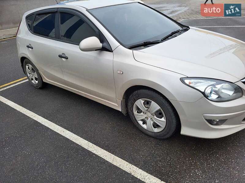 2011 hyundai i30