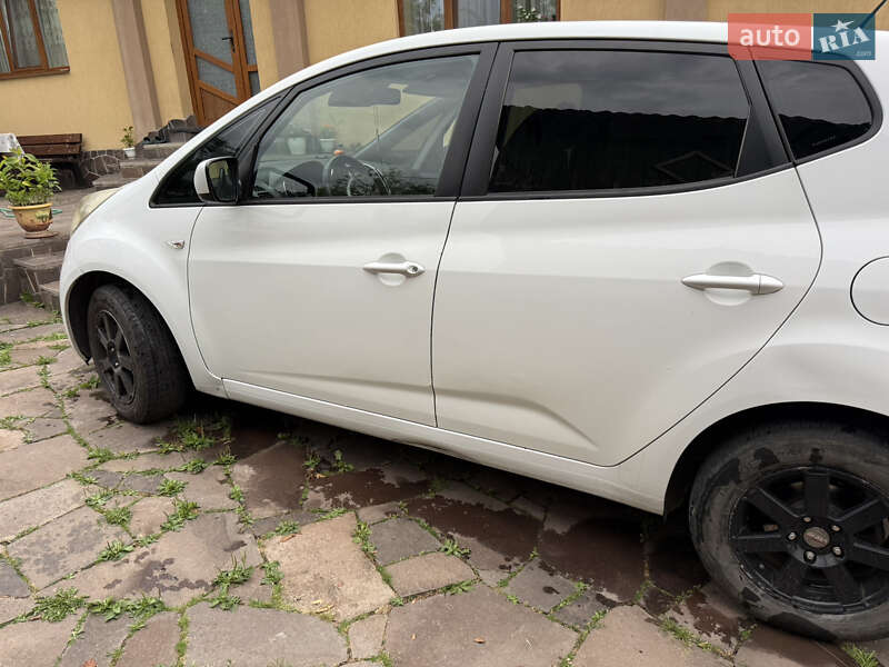 2011 kia venga